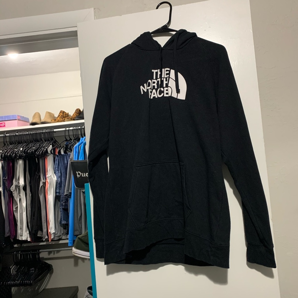 Black north face hoodie